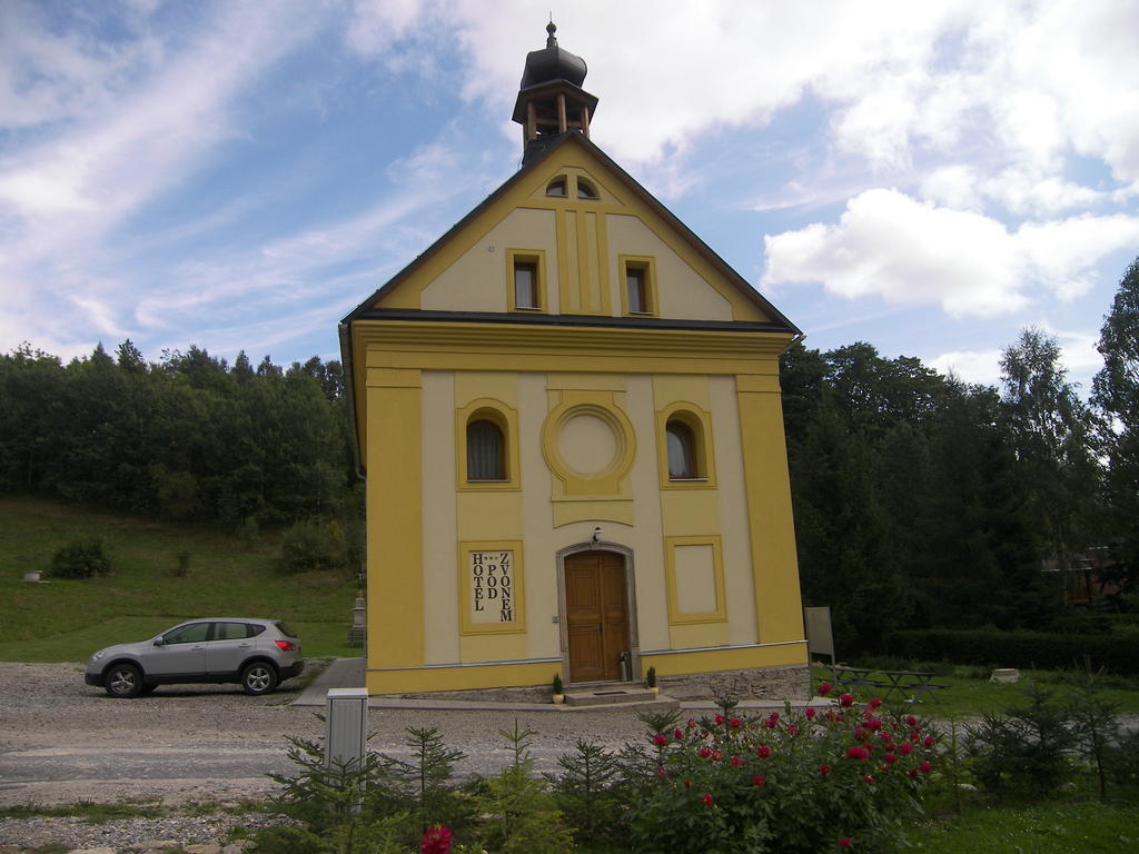 Penzion Pod Zvonem Hynčice pod Sušinou Esterno foto